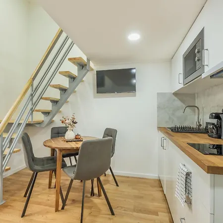 Homely I 28m2 Loft I Elevator I Self Check-in Appartamento Praga