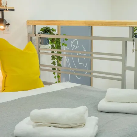 Homely I 28m2 Loft I Elevator I Self Check-in Appartamento *