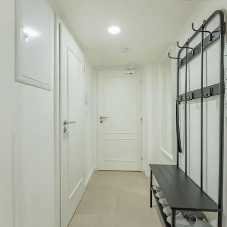 Homely I 28m2 Loft I Elevator I Self Check-in Appartamento Praga